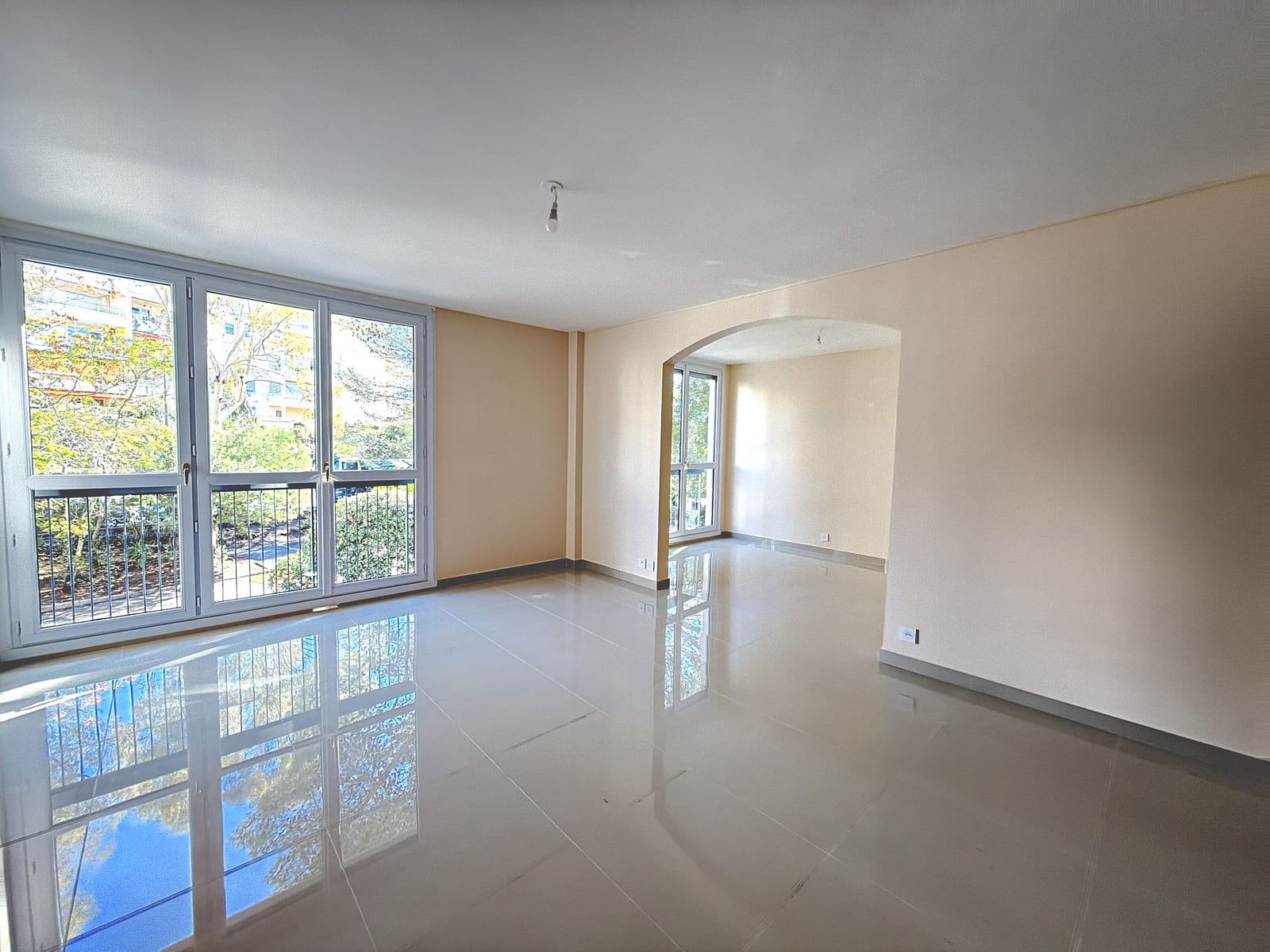 Appartement 3 pièces 77 m² – garage
